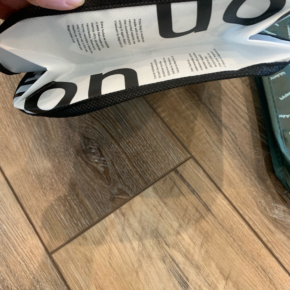 4 Reusable Lululemon Bags - Picture 4 of 6